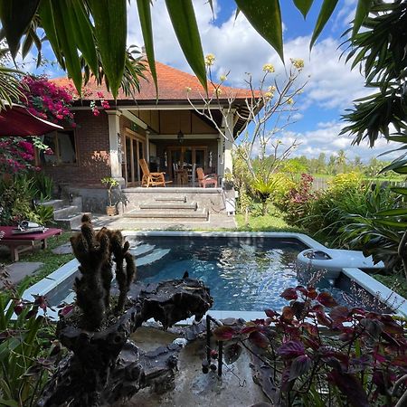 Sri Lestari Banyuatis Villa Munduk Exteriör bild