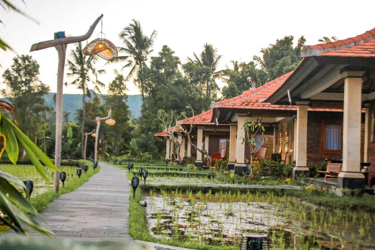 Sri Lestari Banyuatis Villa Munduk Exteriör bild