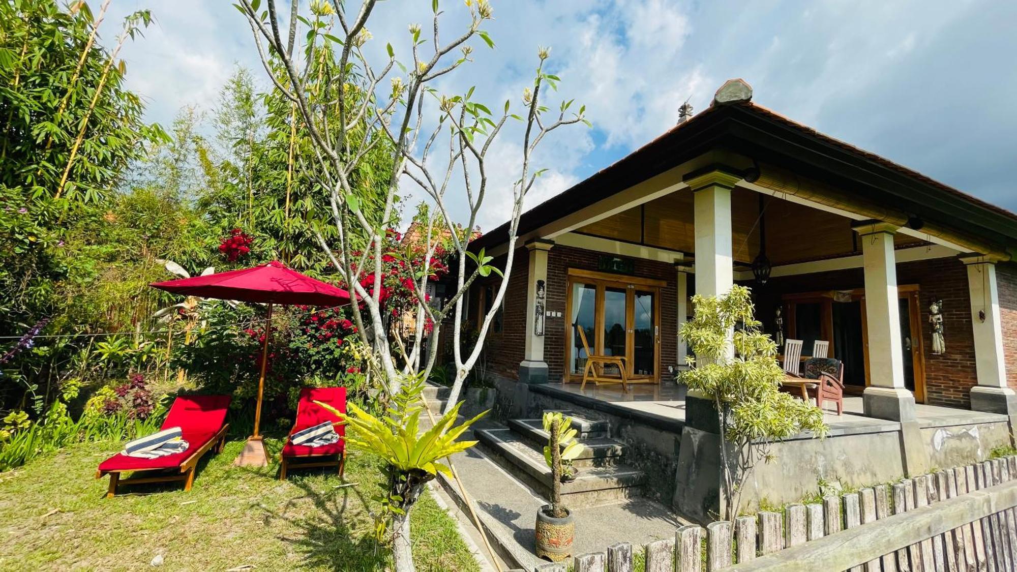 Sri Lestari Banyuatis Villa Munduk Exteriör bild